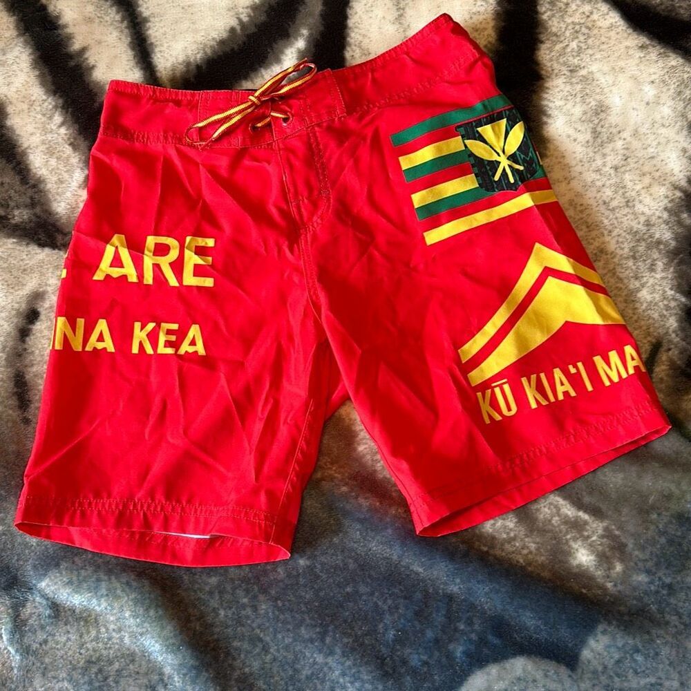 Wailoa Kids Red Aloha Flag Board Shorts Size 10 We Are Mauna Kea Kū Kiaʻi Mauna
